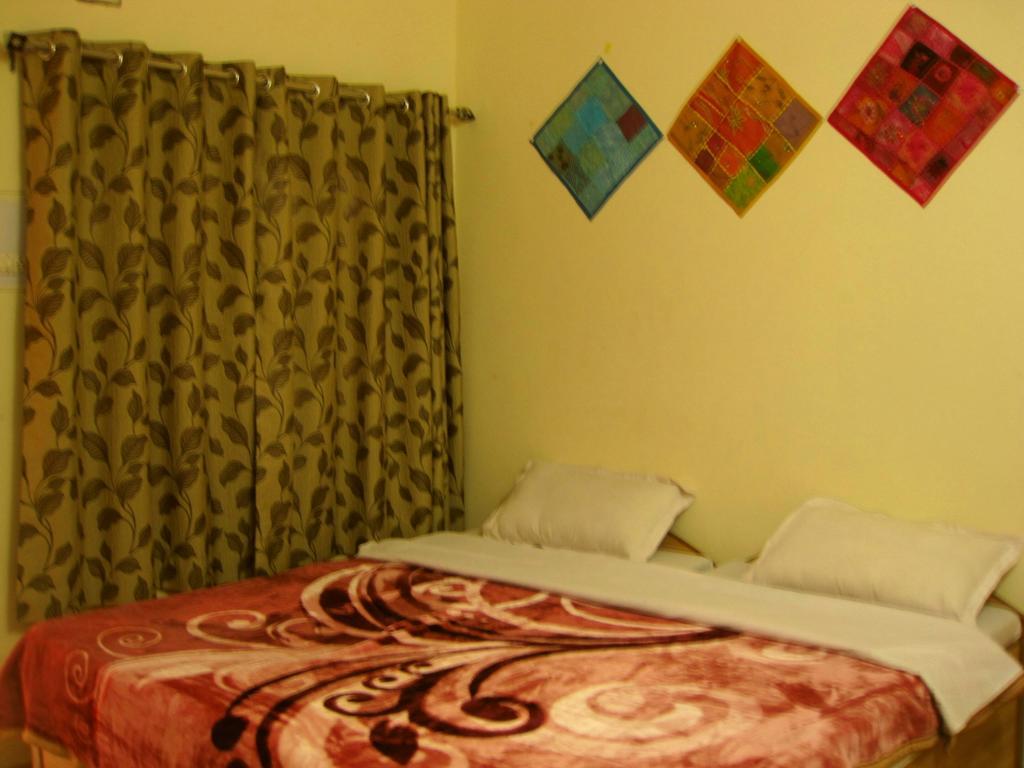 Bona Cafe Restaurant & Sala Guest House Varanasi Room photo