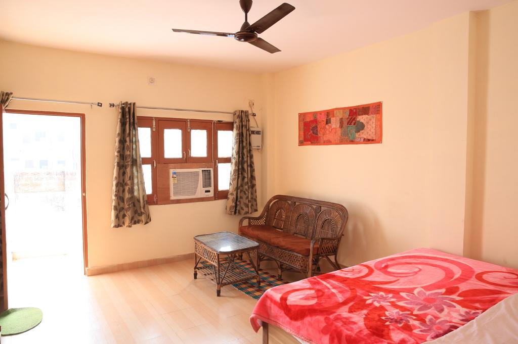 Bona Cafe Restaurant & Sala Guest House Varanasi Room photo